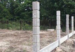 Можно ли установить новый забор на старые столбы